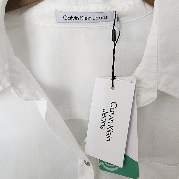 Calvin Klein Jeans long sleeve white button down crop top, size Medium - Picture 2 of 6